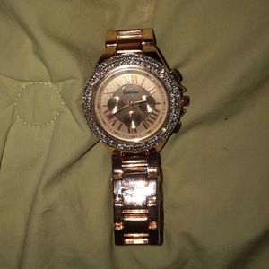 New w/plastic Geneva rosegold watch w/diamond face